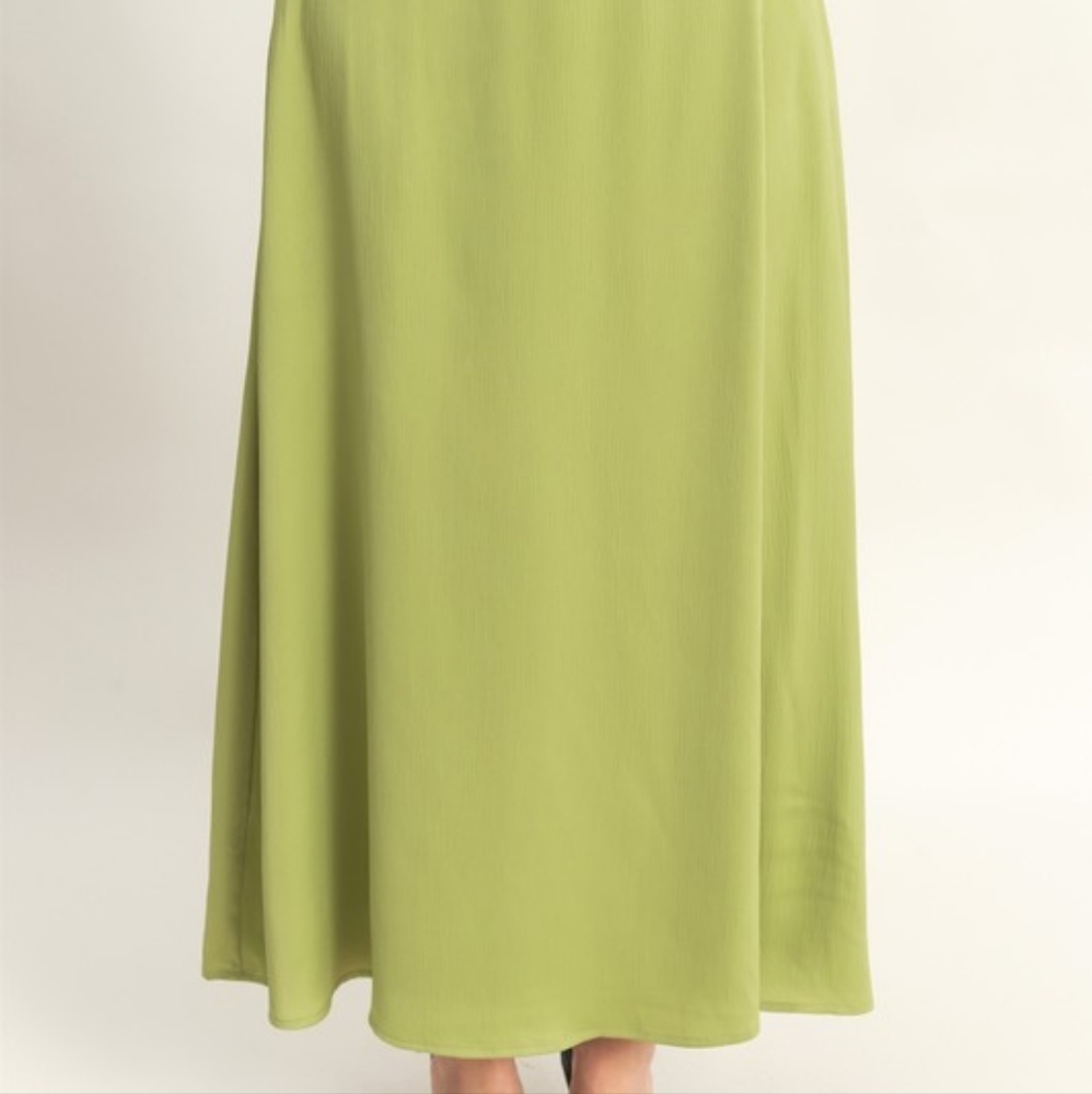 Green Two-Piece Maxi Skirt and Top Set - Picture 3 of 7